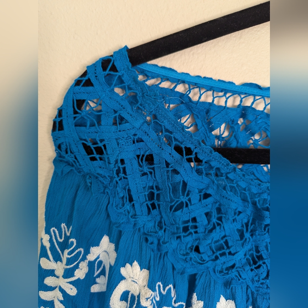 Curations Blue Floral Embroidered Blouse Size M - Picture 3 of 4